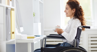 Zatrudnienie niepełnosprawnego pracownika – z czym się wiąże?