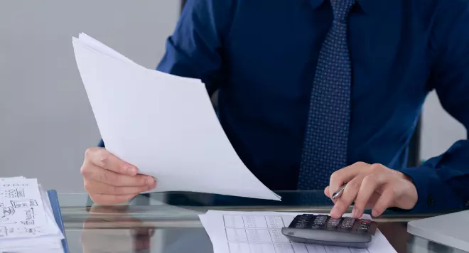 Doradca wykonujący obliczenia